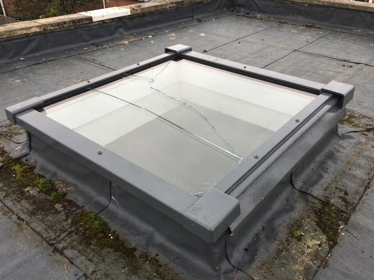 Crack across the outer pane of a flat rooflight